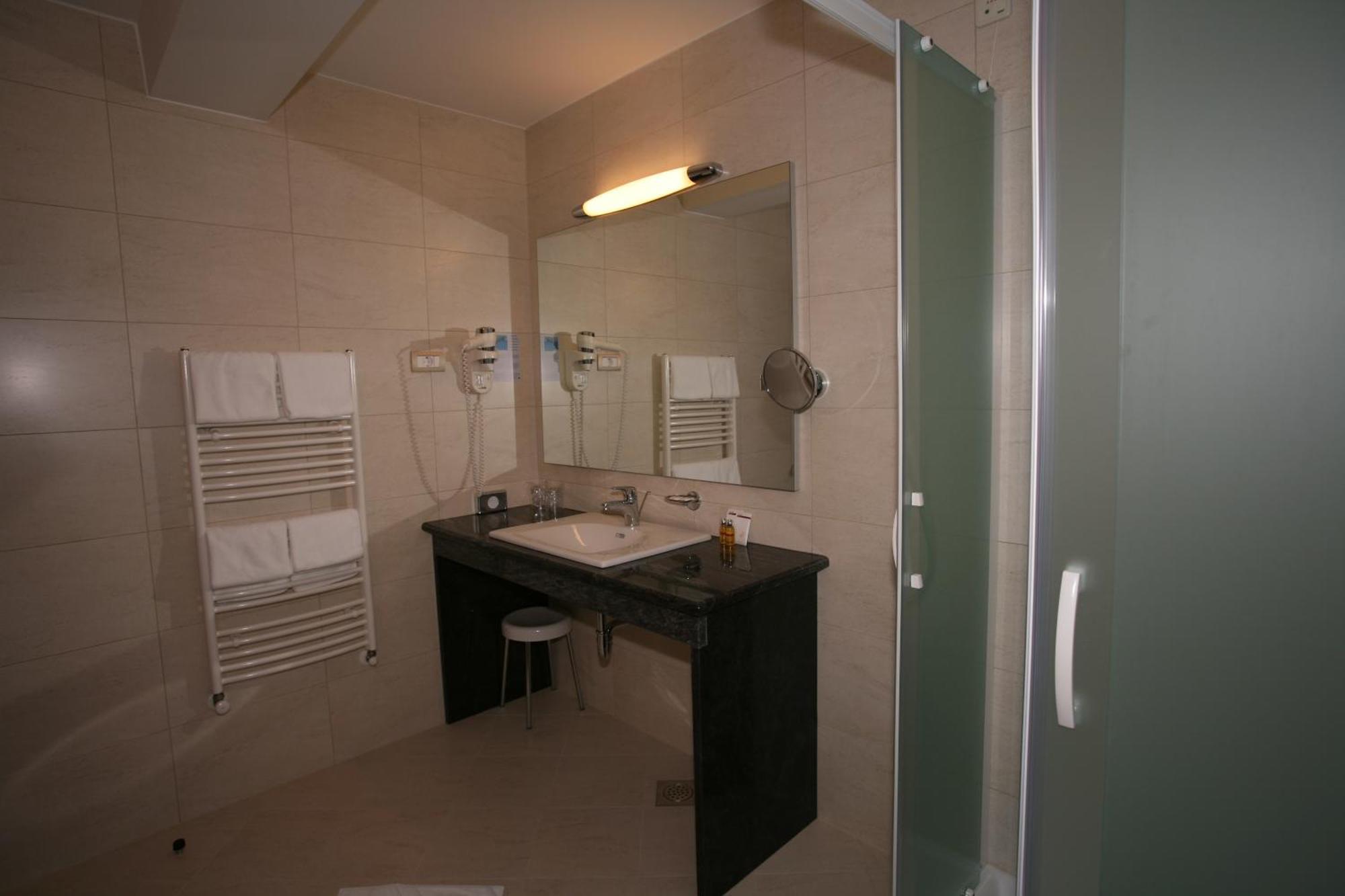 Spa&Wellness Hotel Pinia Malinska Esterno foto