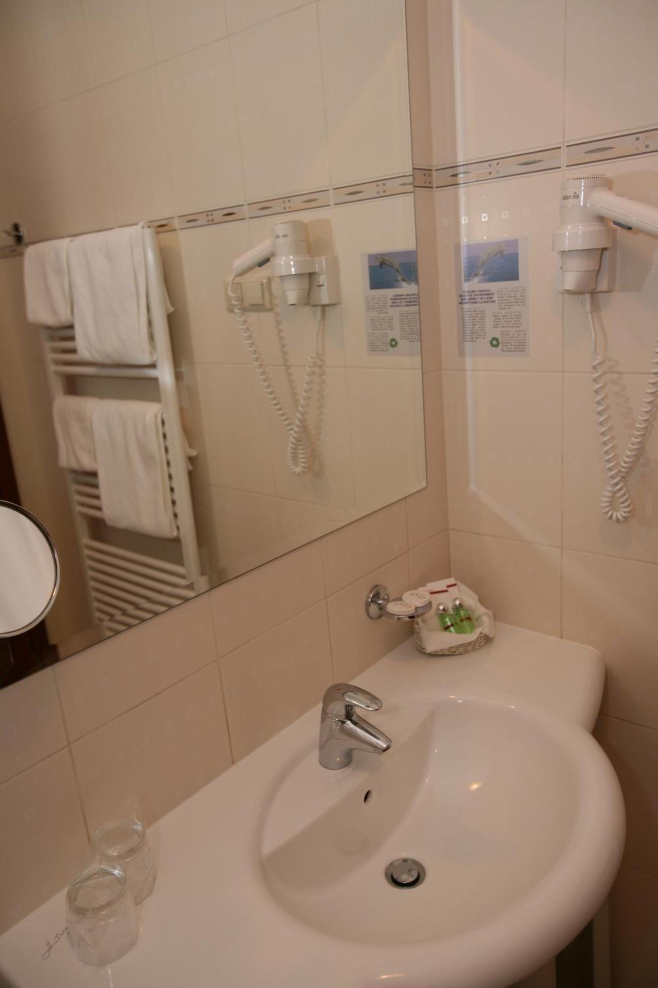 Spa&Wellness Hotel Pinia Malinska Esterno foto